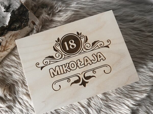 Personalizowana skrzynka kuferek niezbędnik na 18 urodziny Prezent